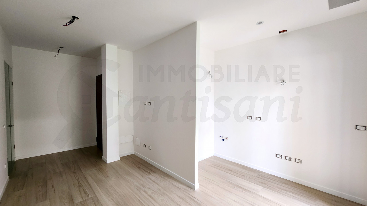 Trilocale con terrazzo ristrutturato in vendita via Baracca