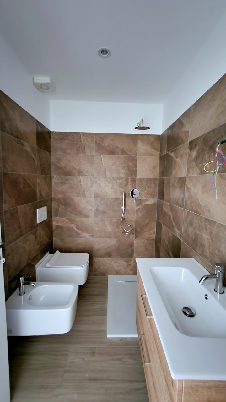 Trilocale con terrazzo ristrutturato in vendita via Baracca