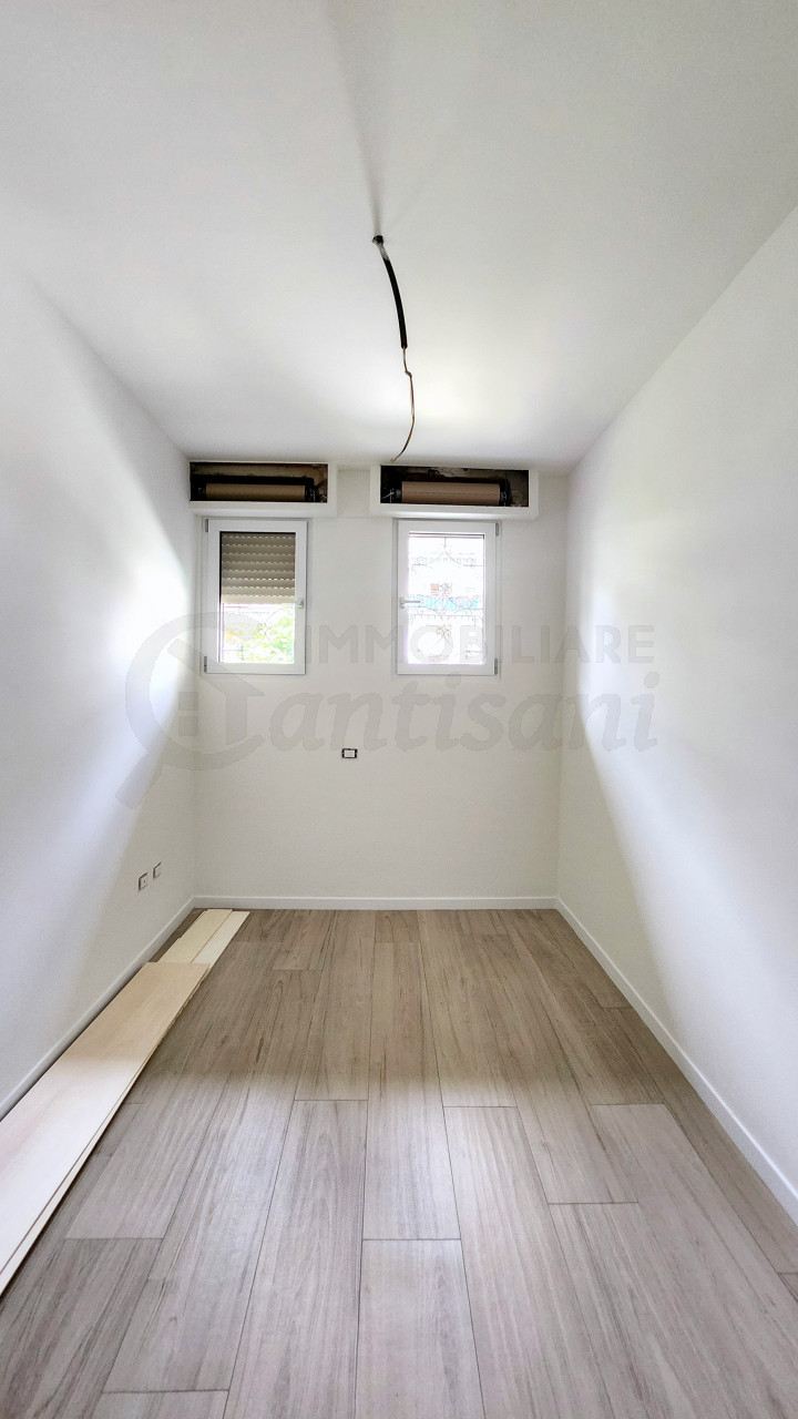 Trilocale con terrazzo ristrutturato in vendita via Baracca