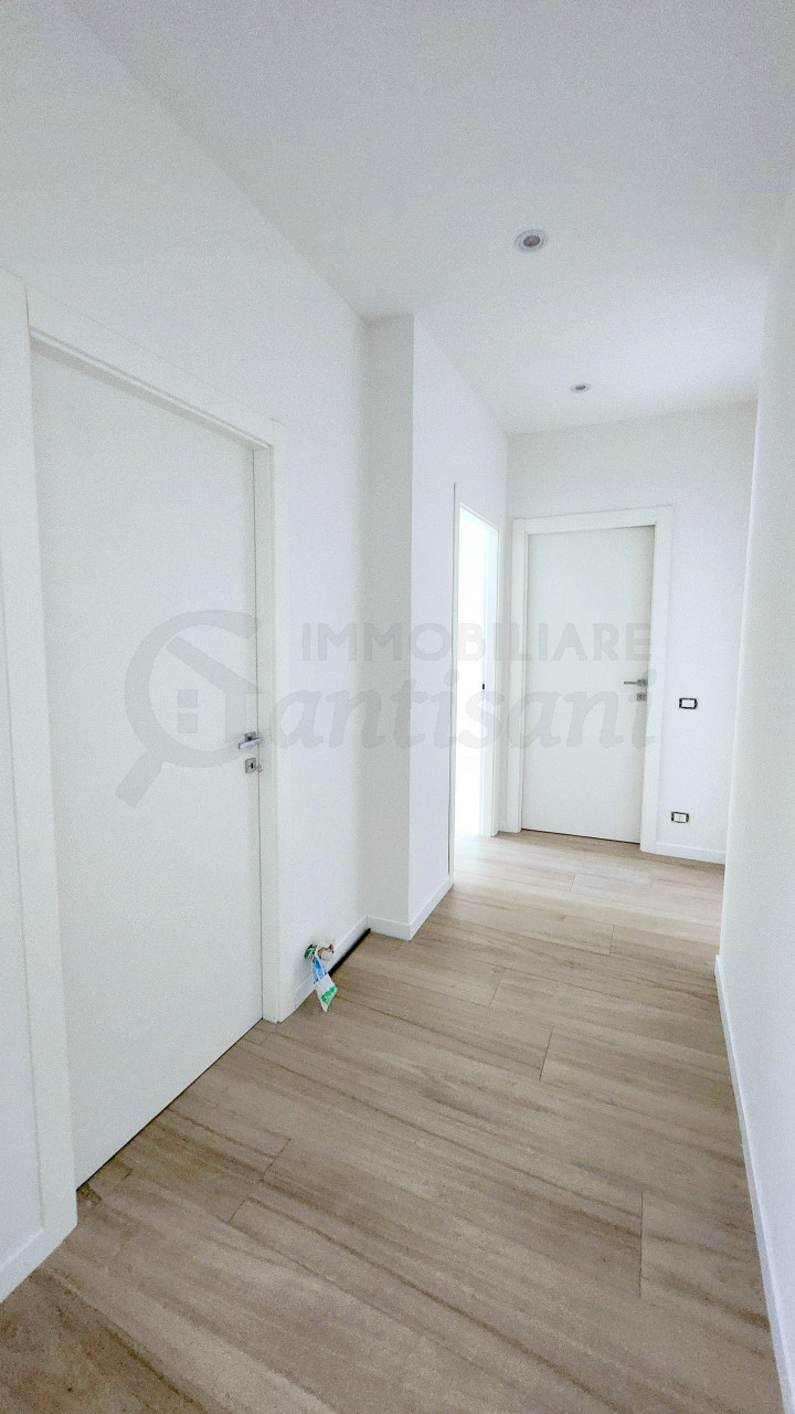Trilocale con terrazzo ristrutturato in vendita via Baracca