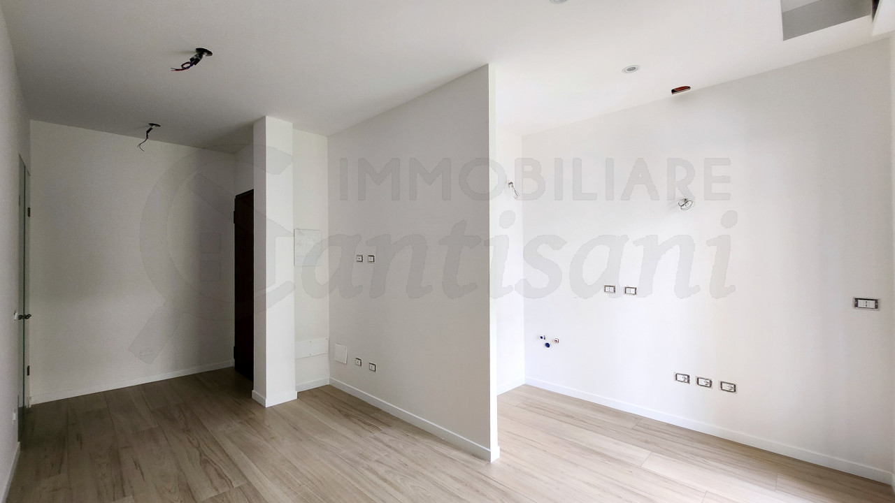 Trilocale con terrazzo ristrutturato in vendita via Baracca
