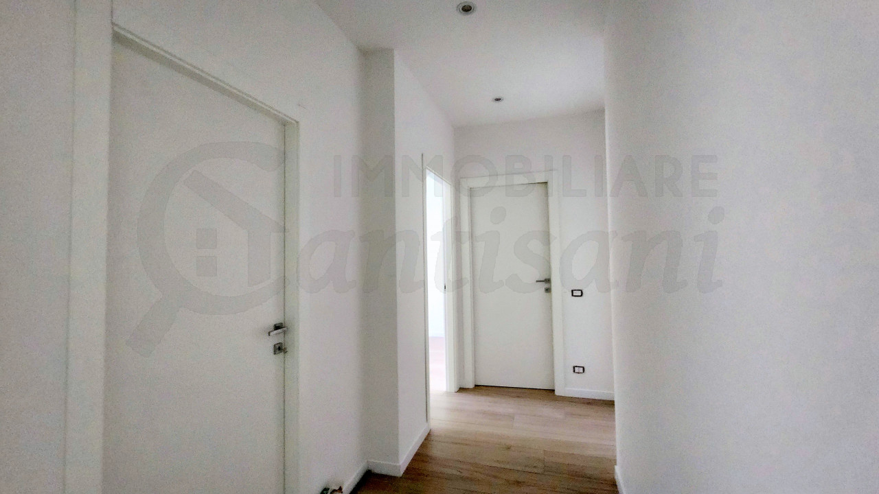 Trilocale con terrazzo ristrutturato in vendita via Baracca