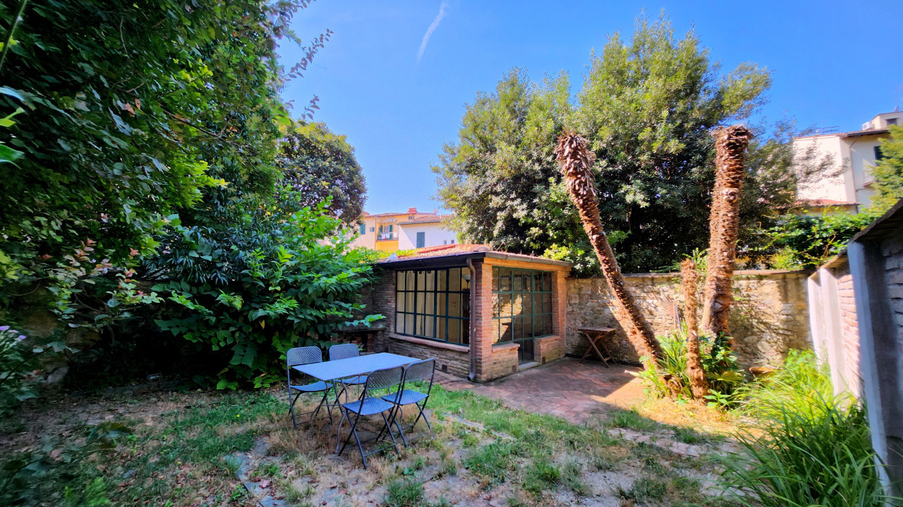 Quadrilocale con giardino in vendita via Stibbert