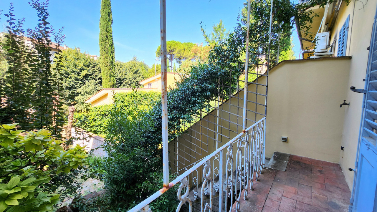 Quadrilocale con giardino in vendita via Stibbert