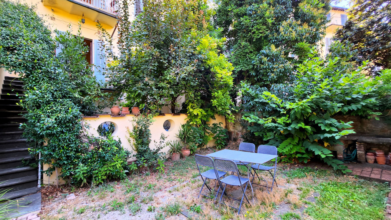 Quadrilocale con giardino in vendita via Stibbert
