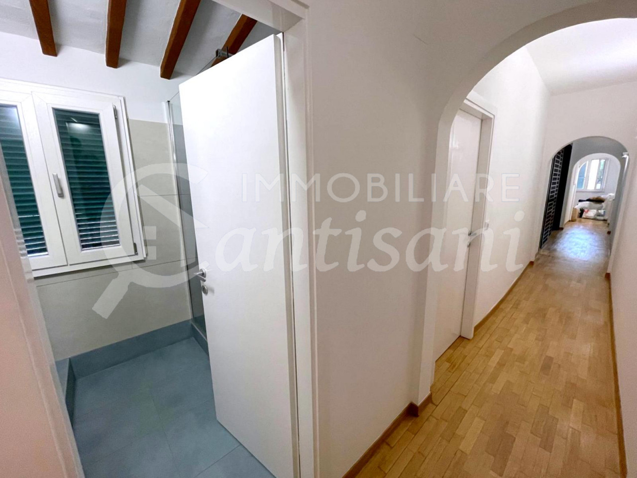 Quadrilocale ristrutturato in affitto a San Frediano