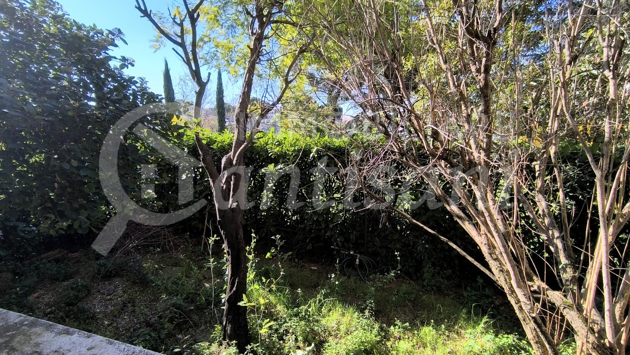 Quadrilocale con giardino e posto auto in vendita Firenze Nova