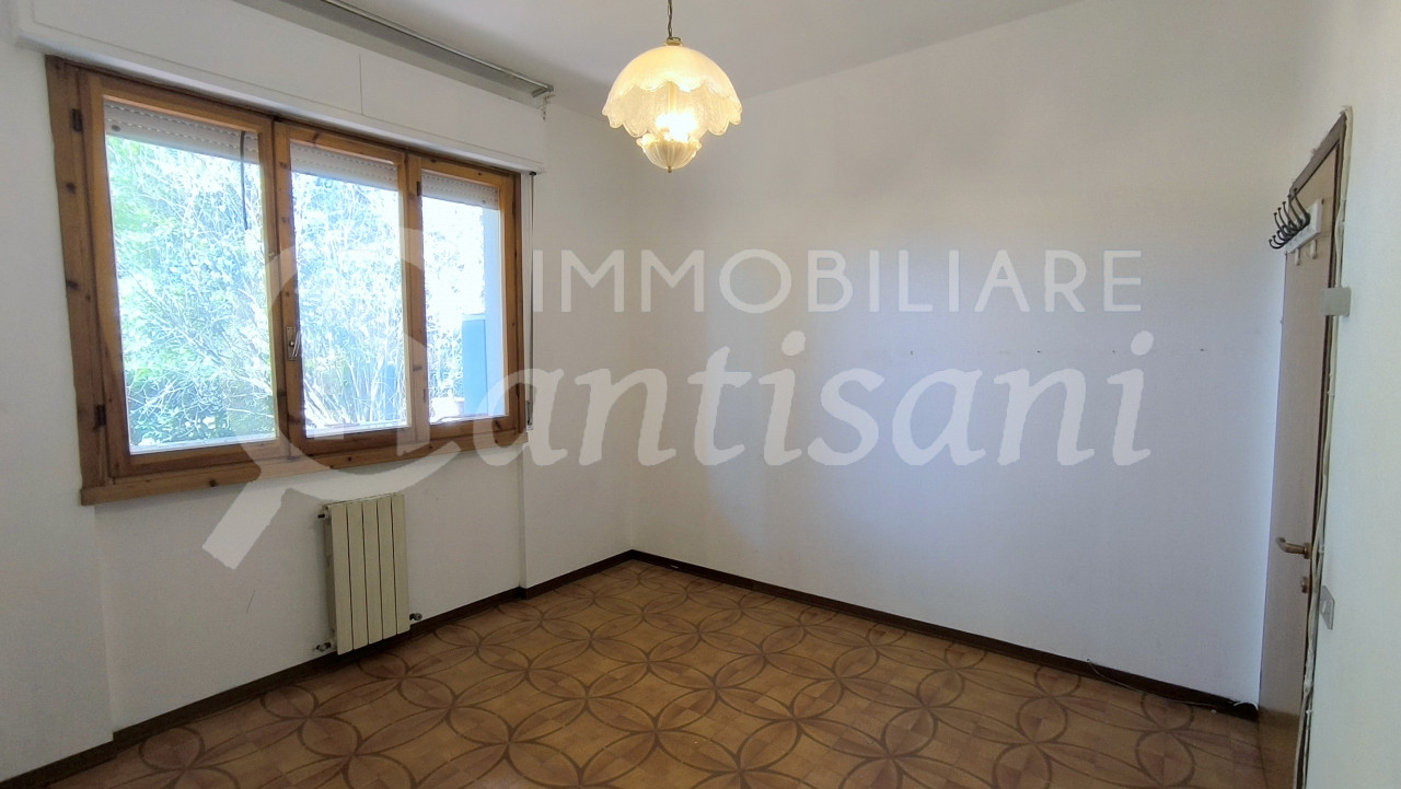 Quadrilocale con giardino e posto auto in vendita Firenze Nova