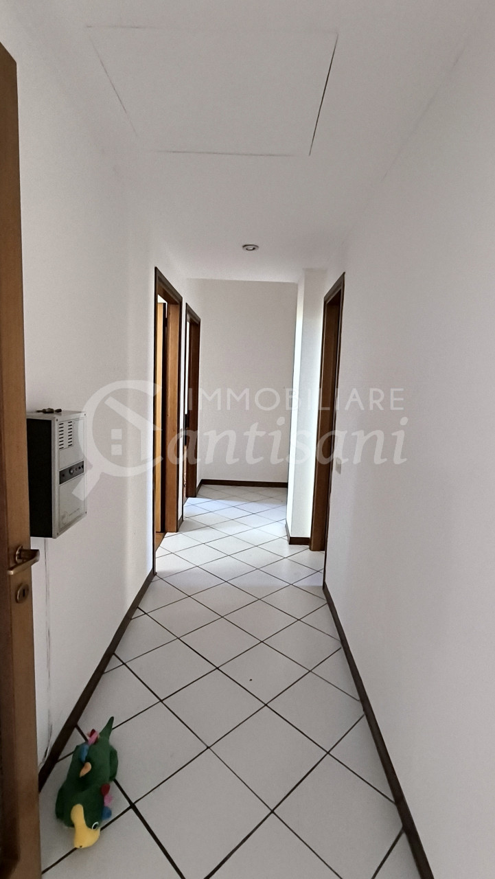 Quadrilocale con giardino e posto auto in vendita Firenze Nova