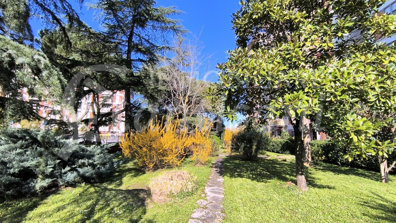 Quadrilocale con giardino e posto auto in vendita Firenze Nova