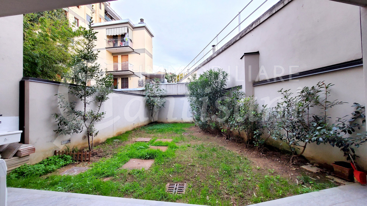 Monolocale con posto auto in affitto a Statuto