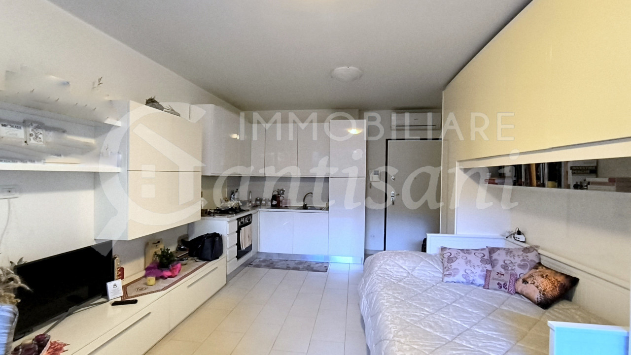 Monolocale con posto auto in affitto a Statuto