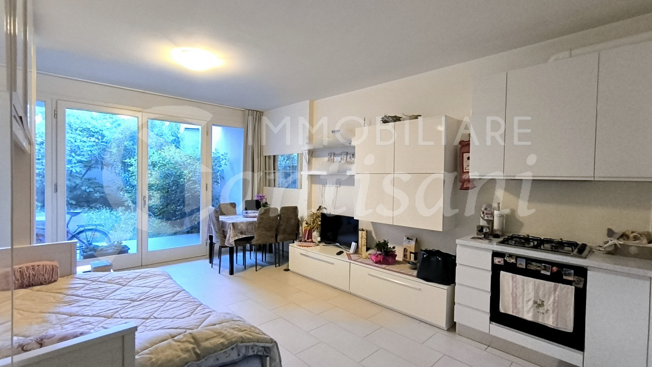 Monolocale con posto auto in affitto a Statuto