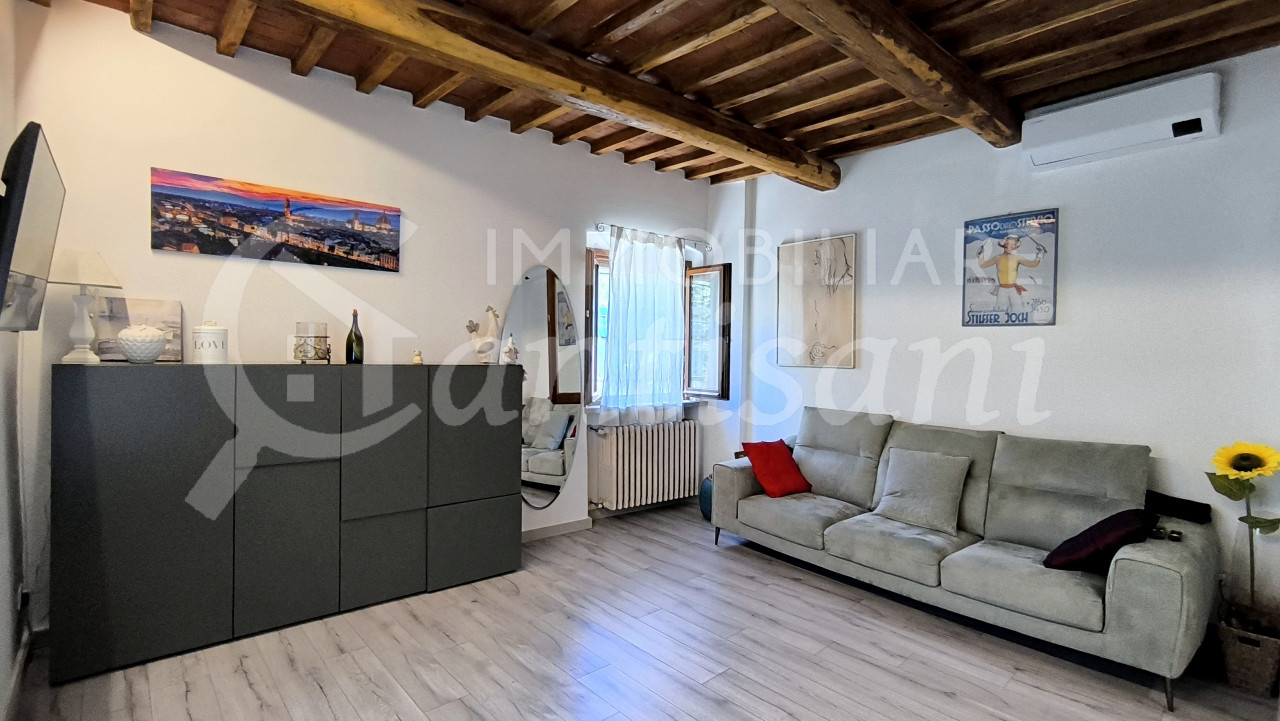 Terratetto con giardino e posti auto in vendita Isolotto