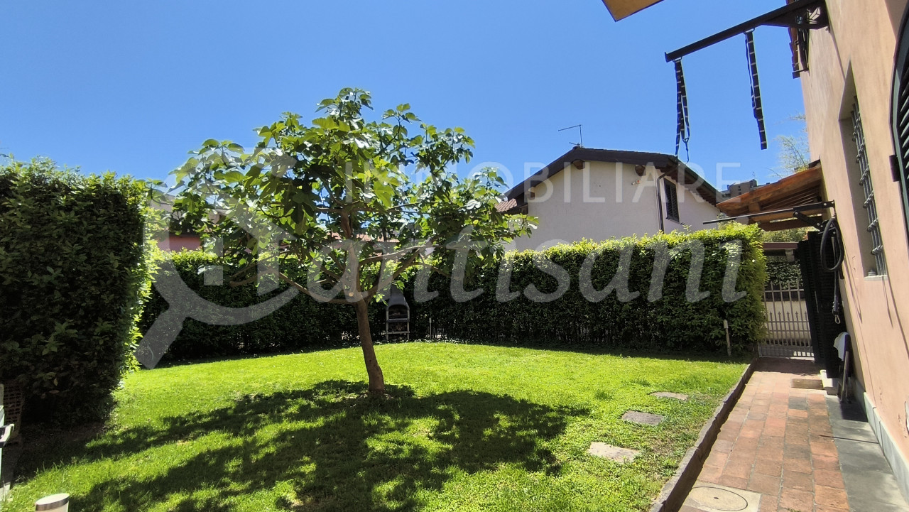 Terratetto con giardino e posti auto in vendita Isolotto