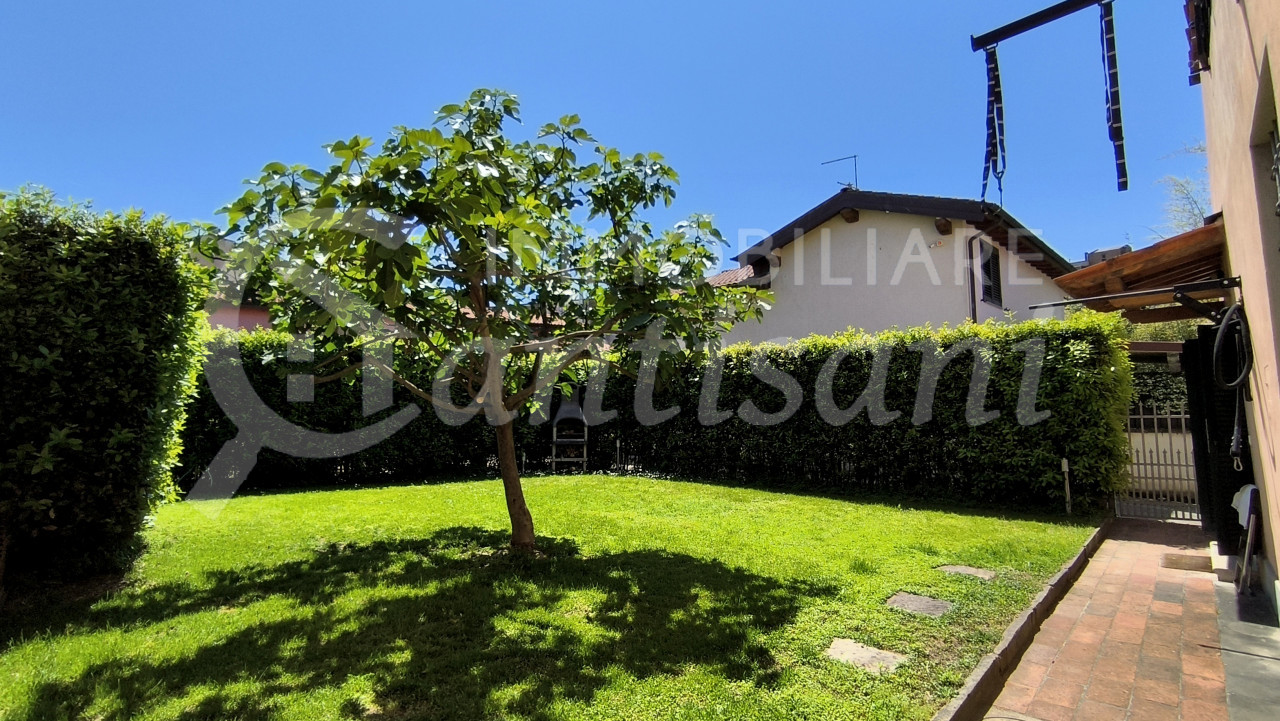 Terratetto con giardino e posti auto in vendita Isolotto