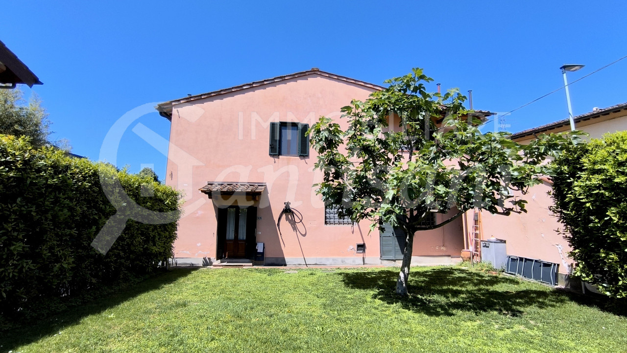 Terratetto con giardino e posti auto in vendita Isolotto