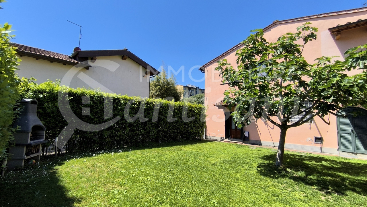 Terratetto con giardino e posti auto in vendita Isolotto