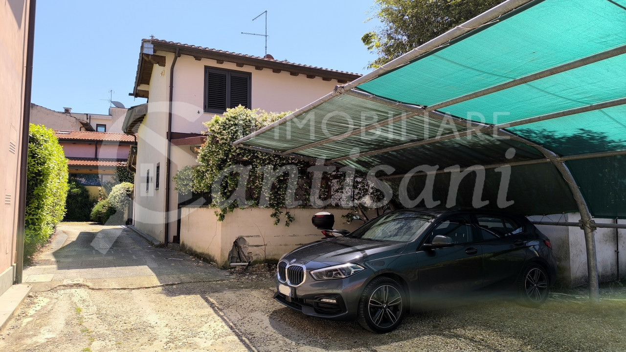 Terratetto con giardino e posti auto in vendita Isolotto