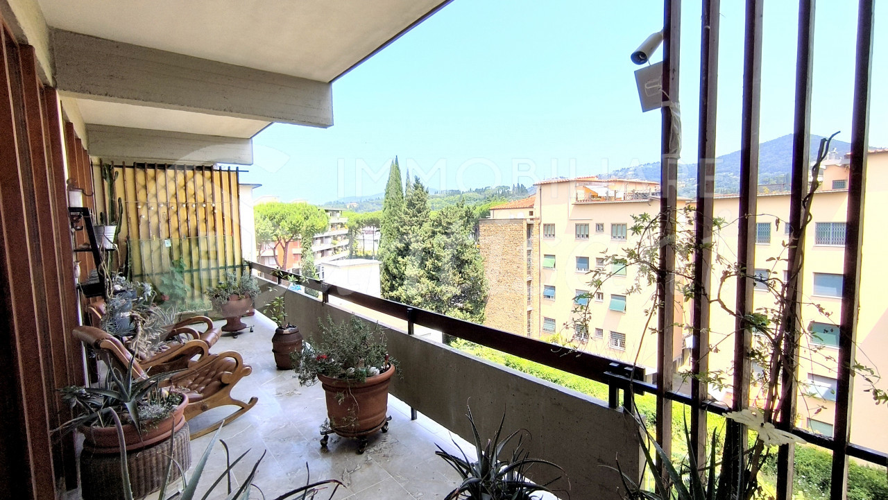 Appartamento con terrazze abitabili in vendita a Coverciano