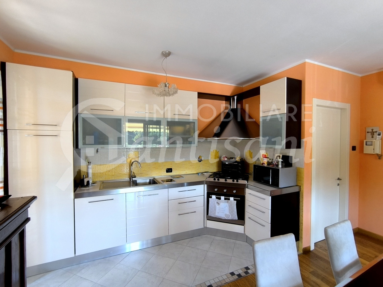 Immobile con garage e giardino in vendita a Fontebuona
