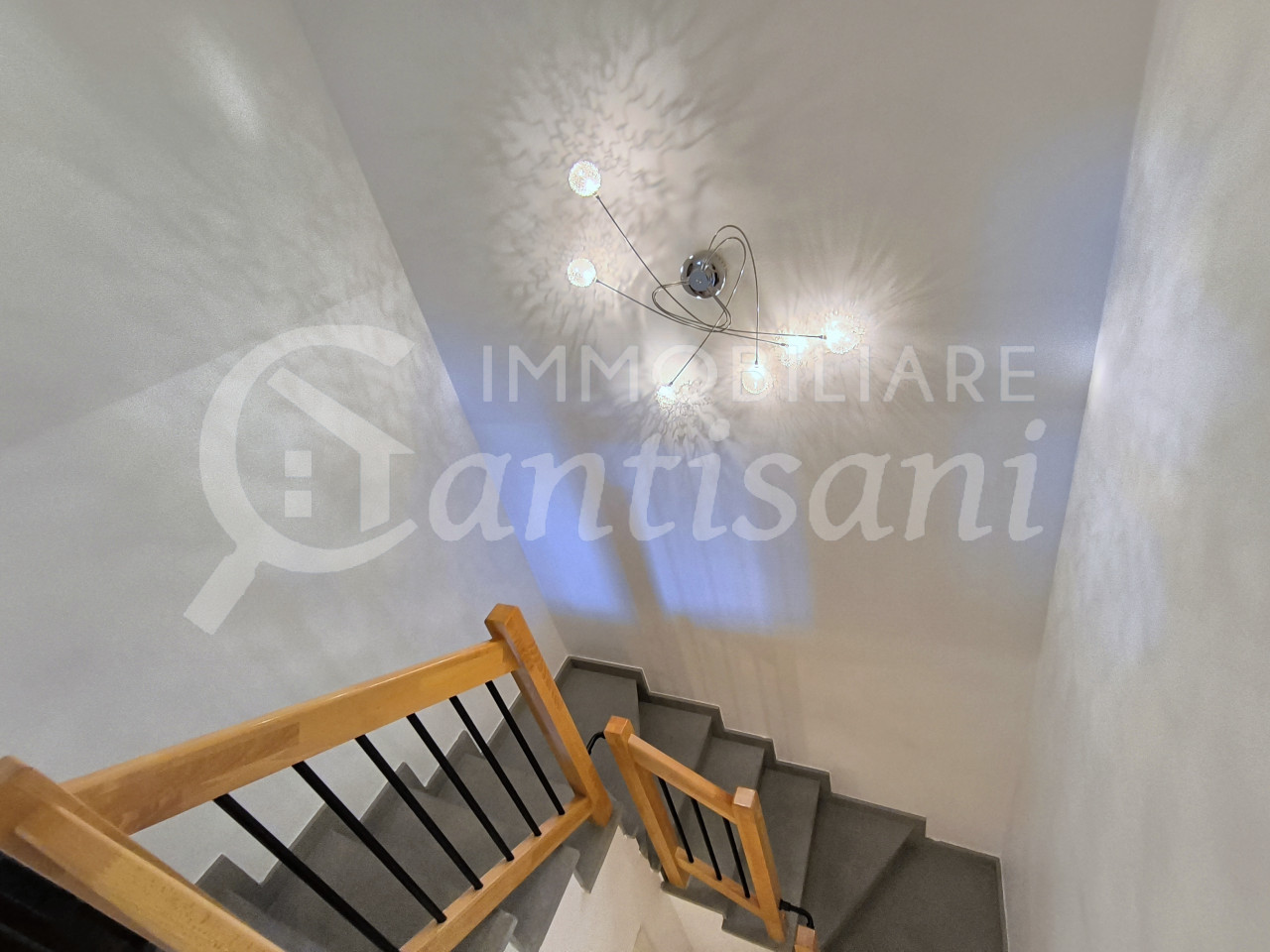 Immobile con garage e giardino in vendita a Fontebuona