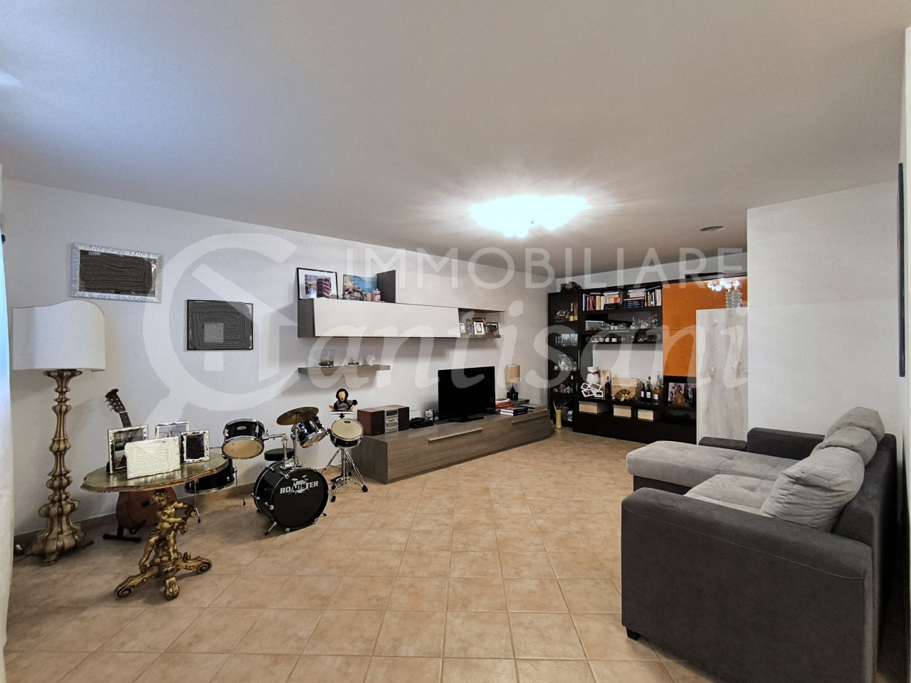 Immobile con garage e giardino in vendita a Fontebuona