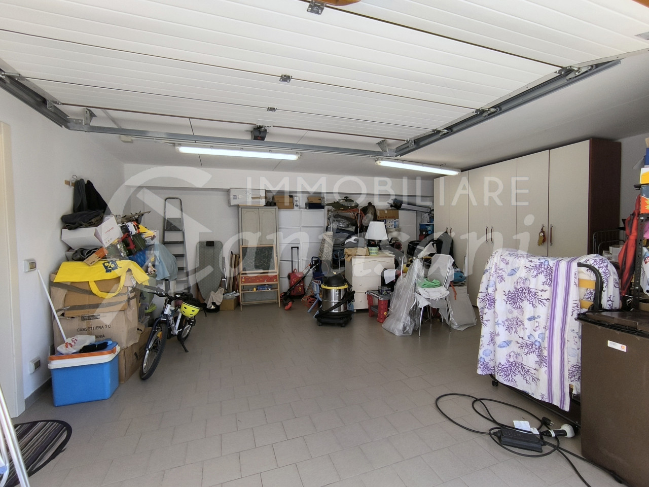 Immobile con garage e giardino in vendita a Fontebuona