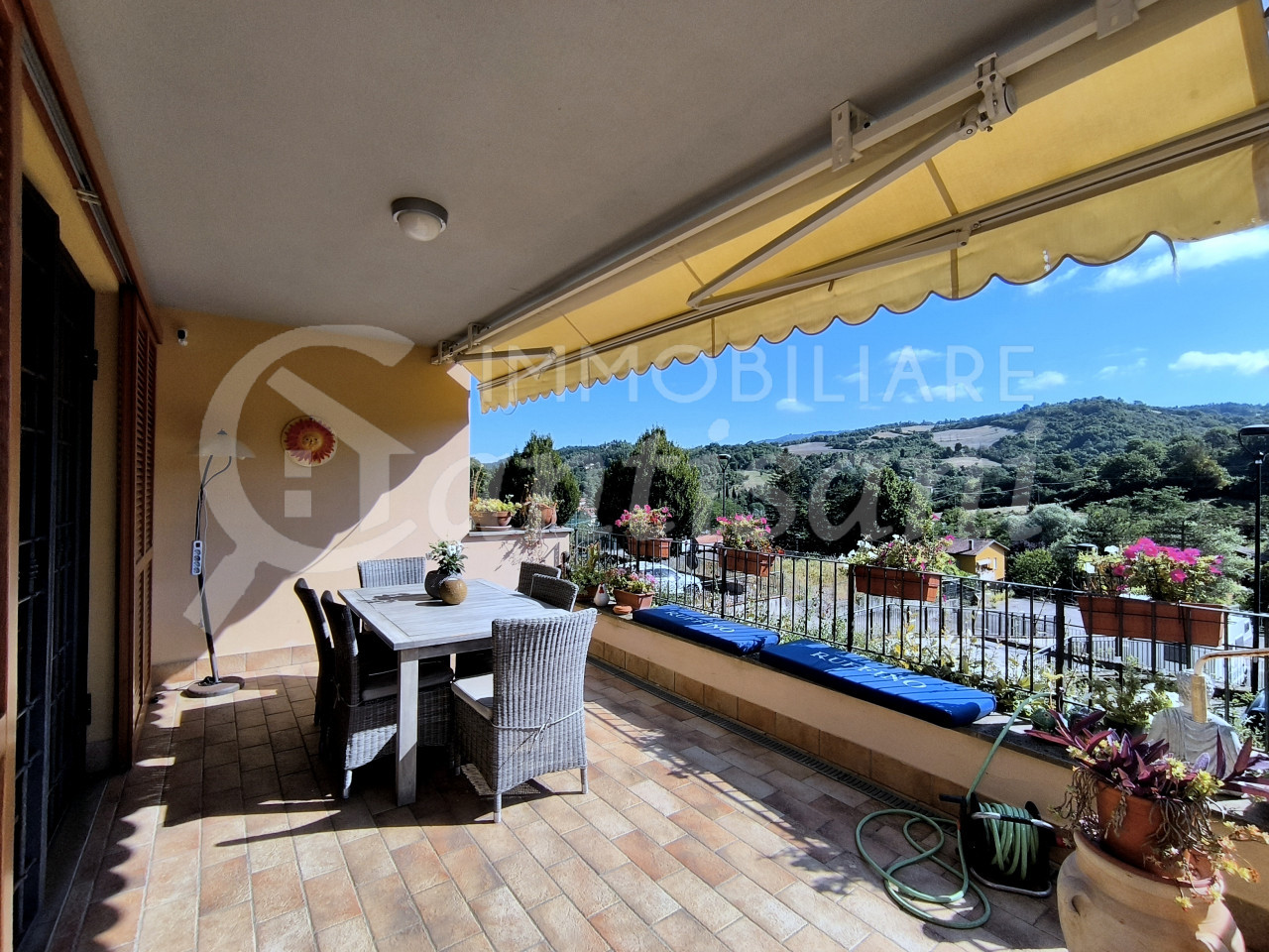 Immobile con garage e giardino in vendita a Fontebuona