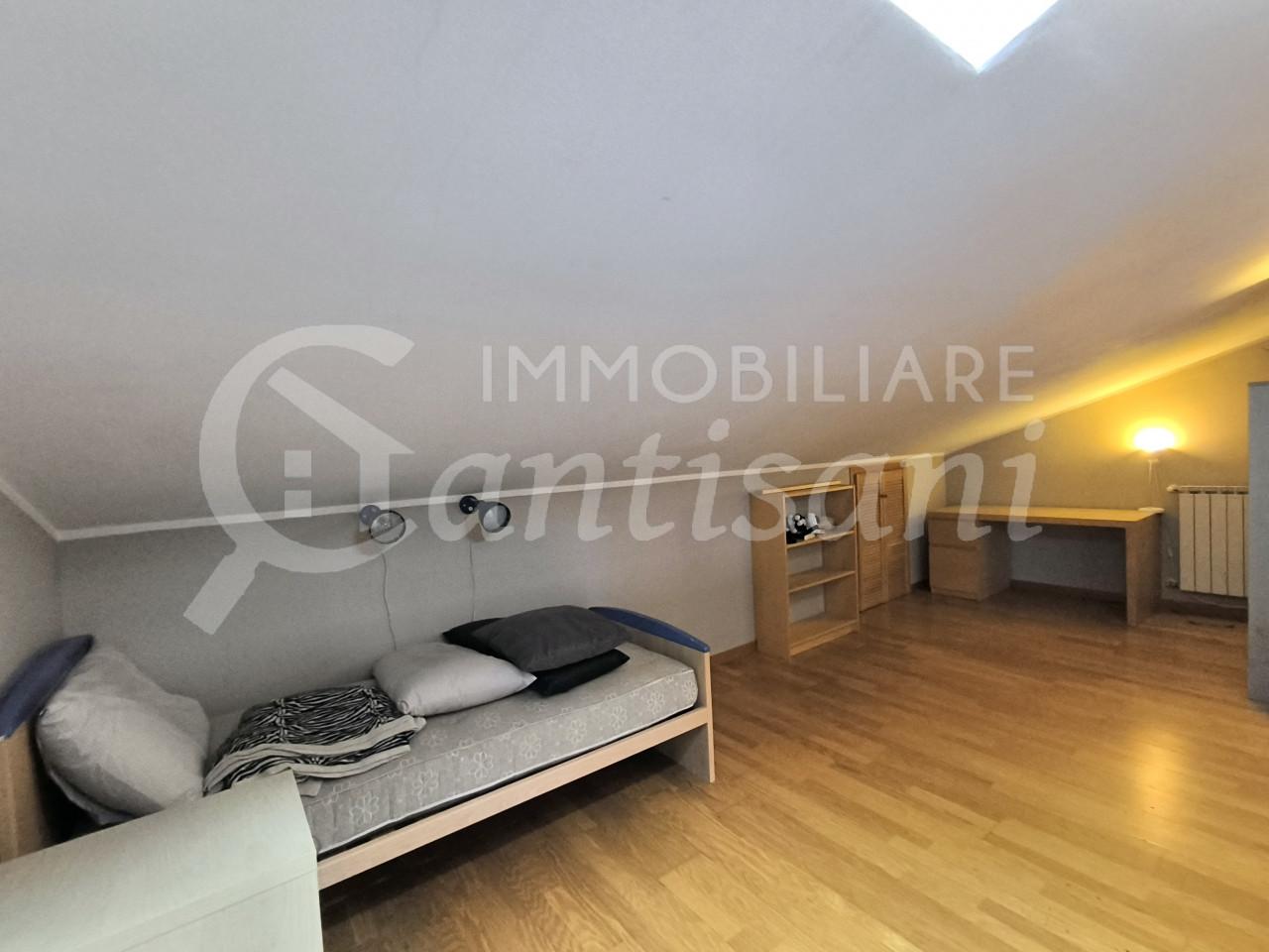 Quadrilocale arredato in affitto a Sesto Fiorentino