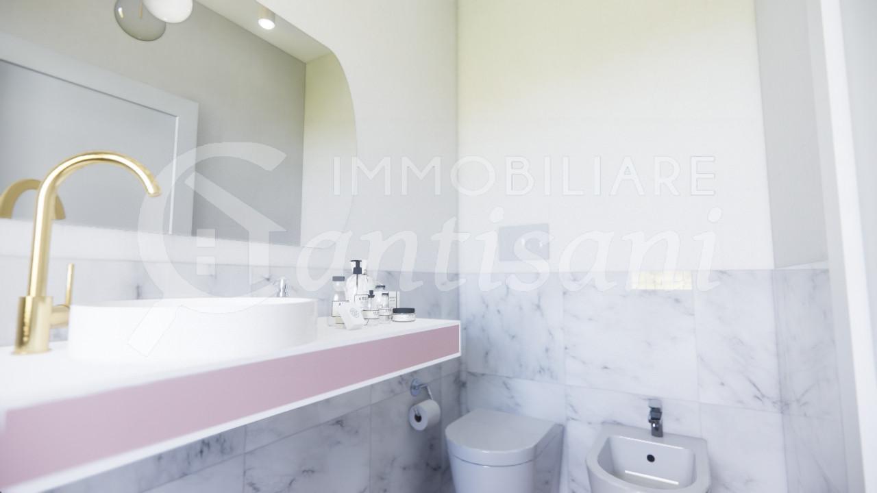 Trilocale con posto auto in vendita Via Pistoiese