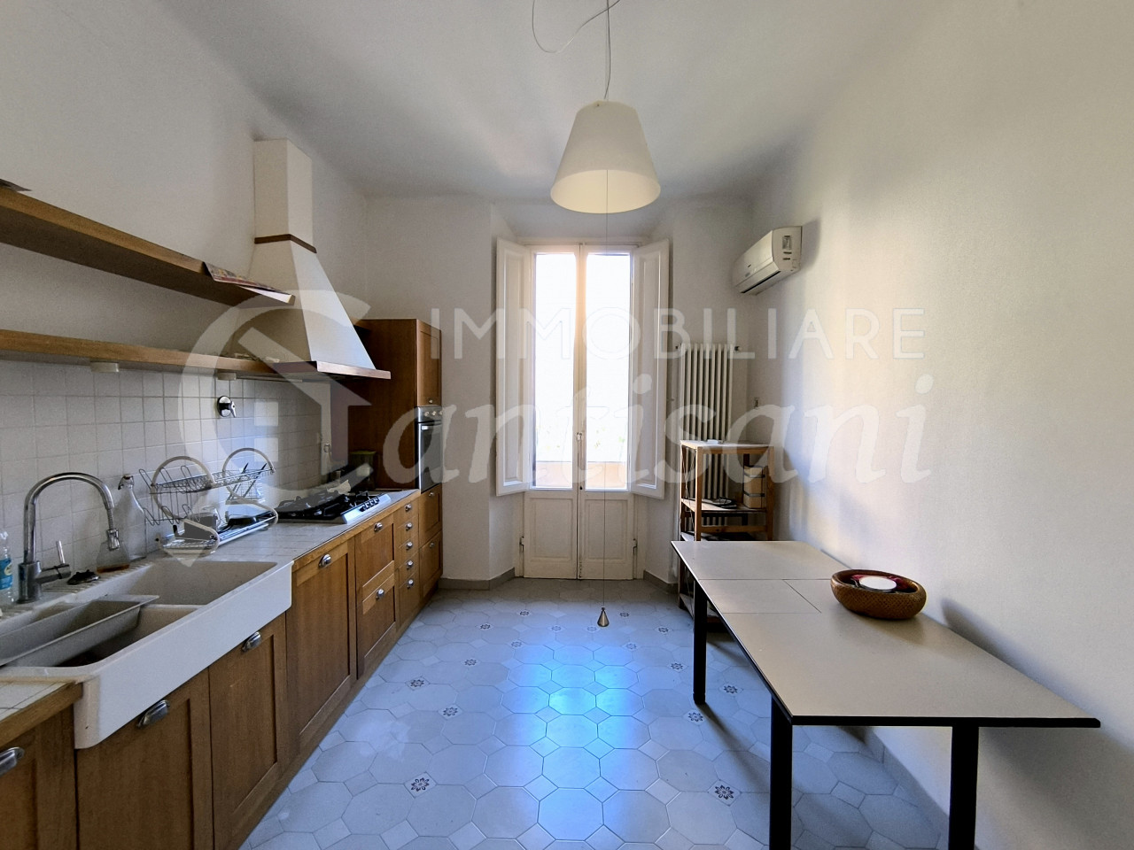 Trilocale con balcone e cantina in vendita Piazza Giorgini