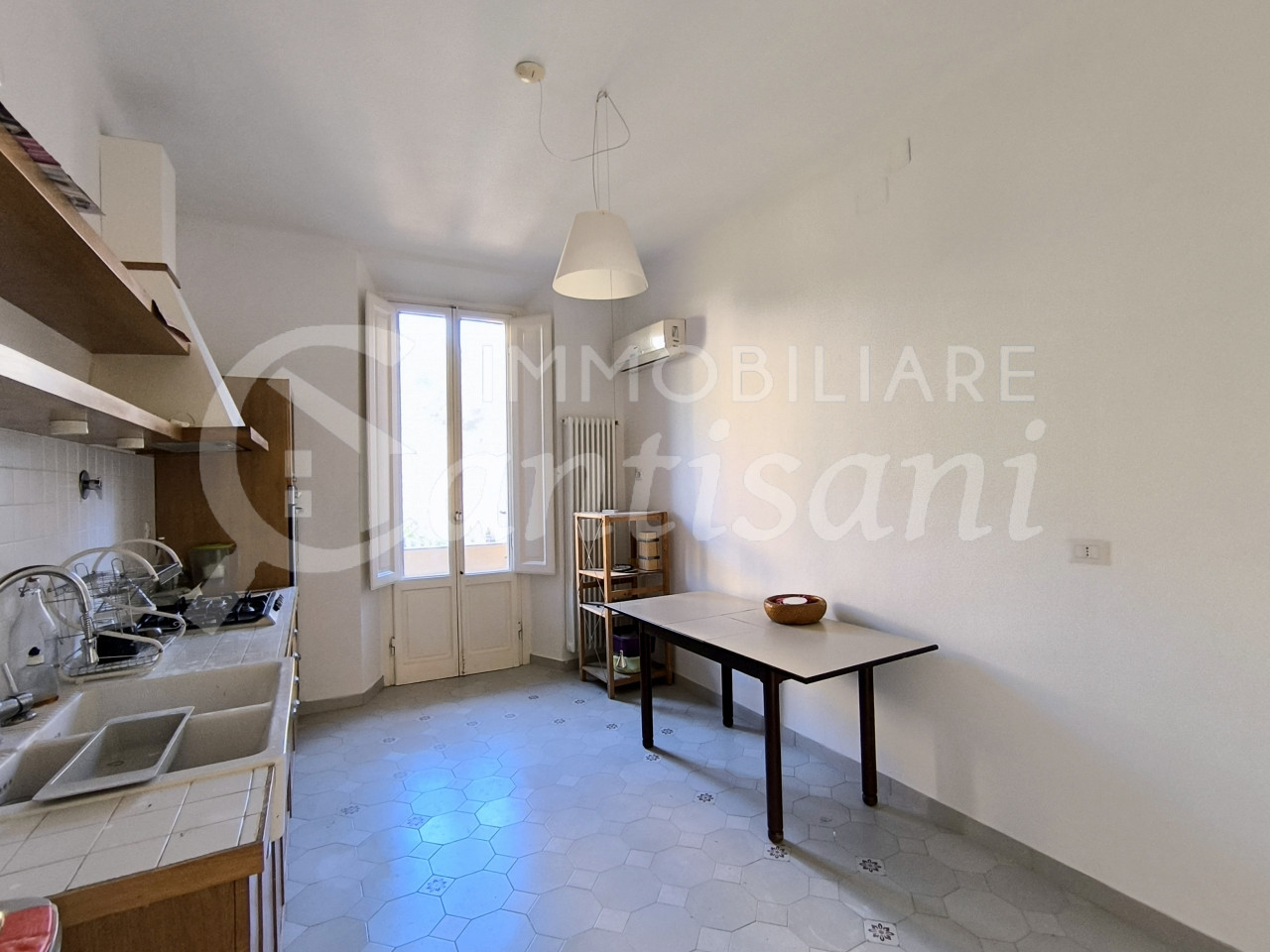 Trilocale con balcone e cantina in vendita Piazza Giorgini