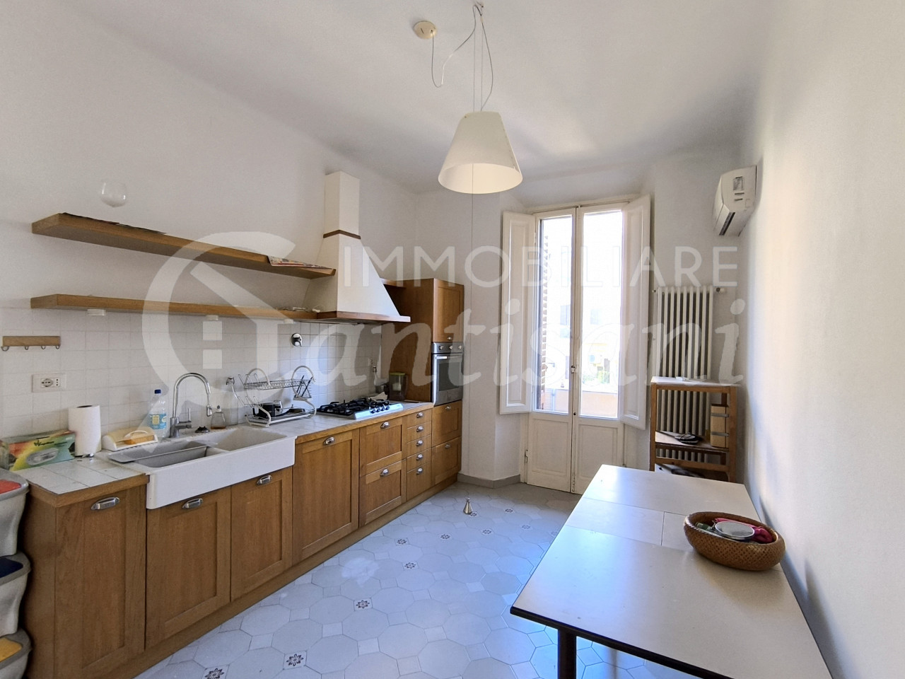 Trilocale con balcone e cantina in vendita Piazza Giorgini