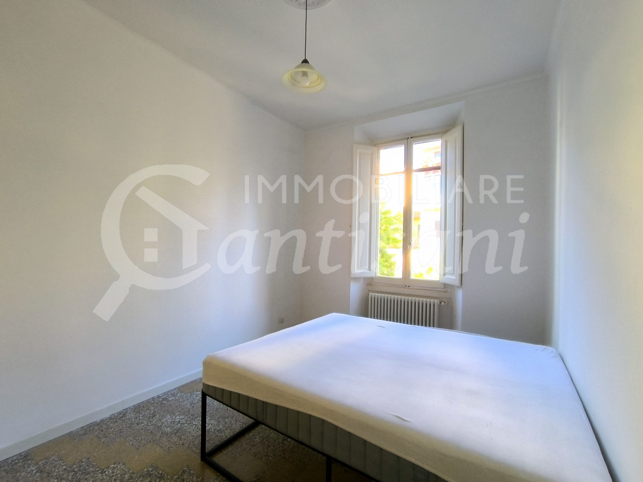 Trilocale con balcone e cantina in vendita Piazza Giorgini