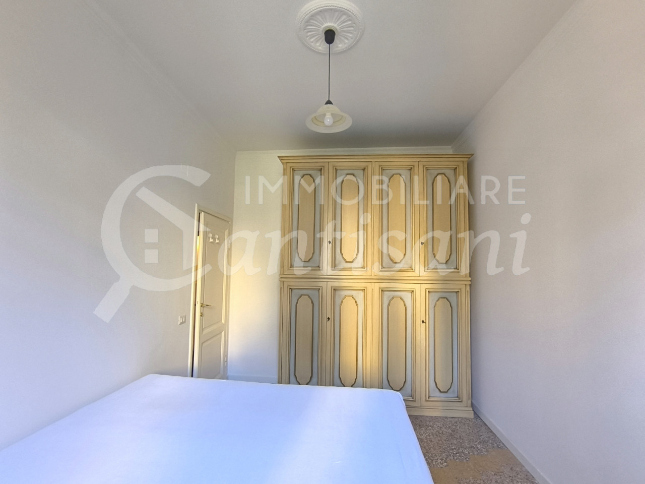Trilocale con balcone e cantina in vendita Piazza Giorgini