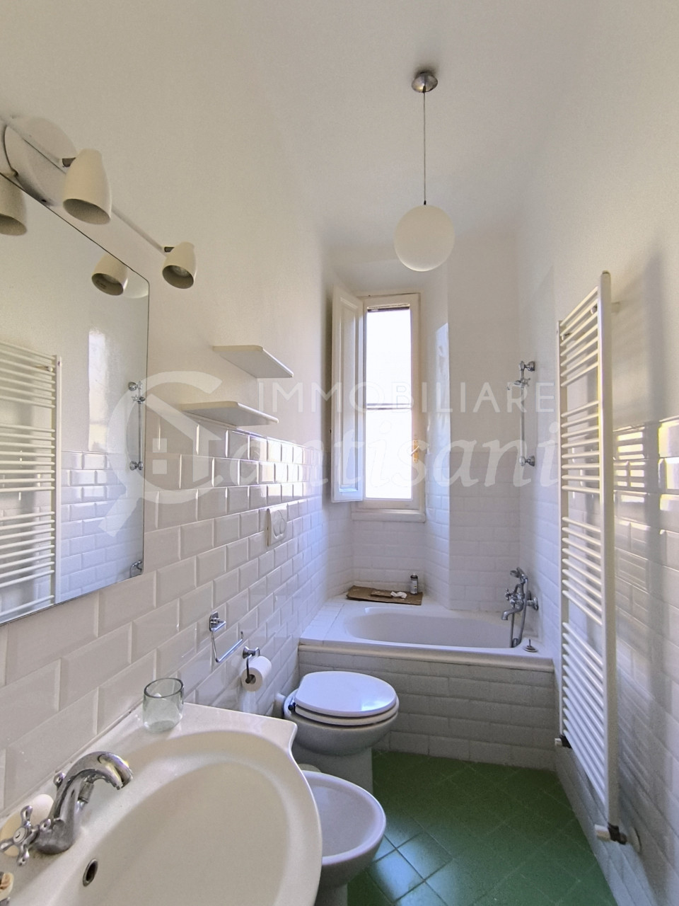 Trilocale con balcone e cantina in vendita Piazza Giorgini