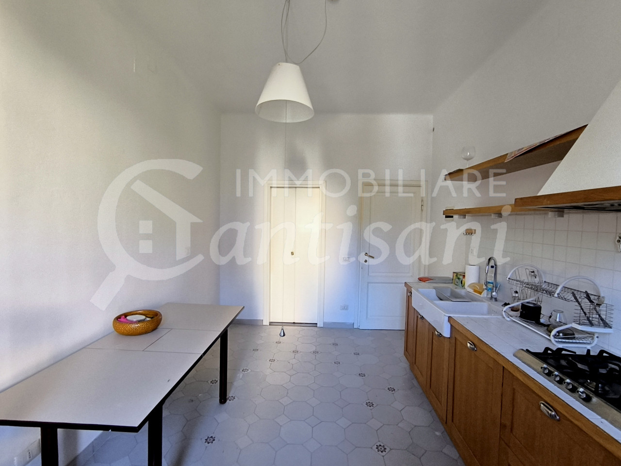 Trilocale con balcone e cantina in vendita Piazza Giorgini