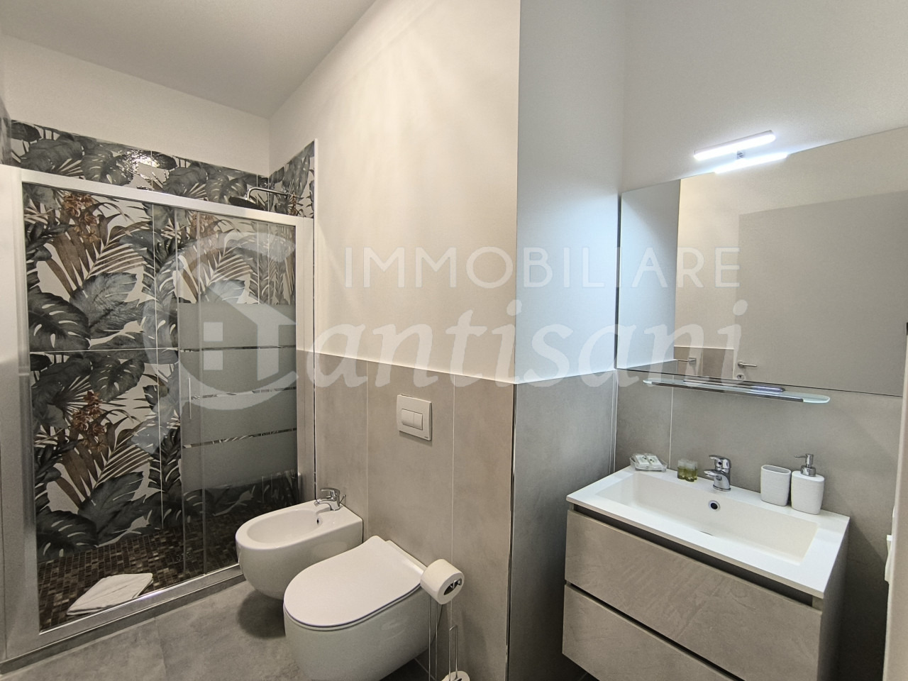 Trilocale Ristrutturato con Terrazza Abitabile in Zona Leopoldo - Firenze