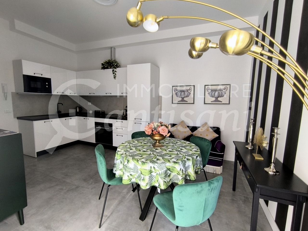 Trilocale Ristrutturato con Terrazza Abitabile in Zona Leopoldo - Firenze