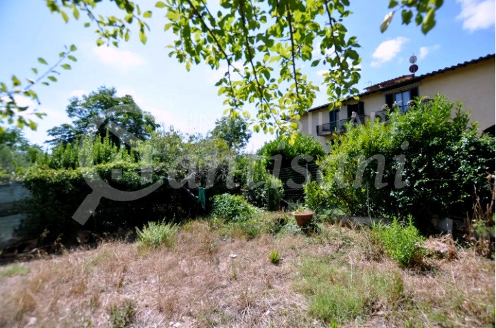 5 locali con giardino garage in vendita Tavarnuzze