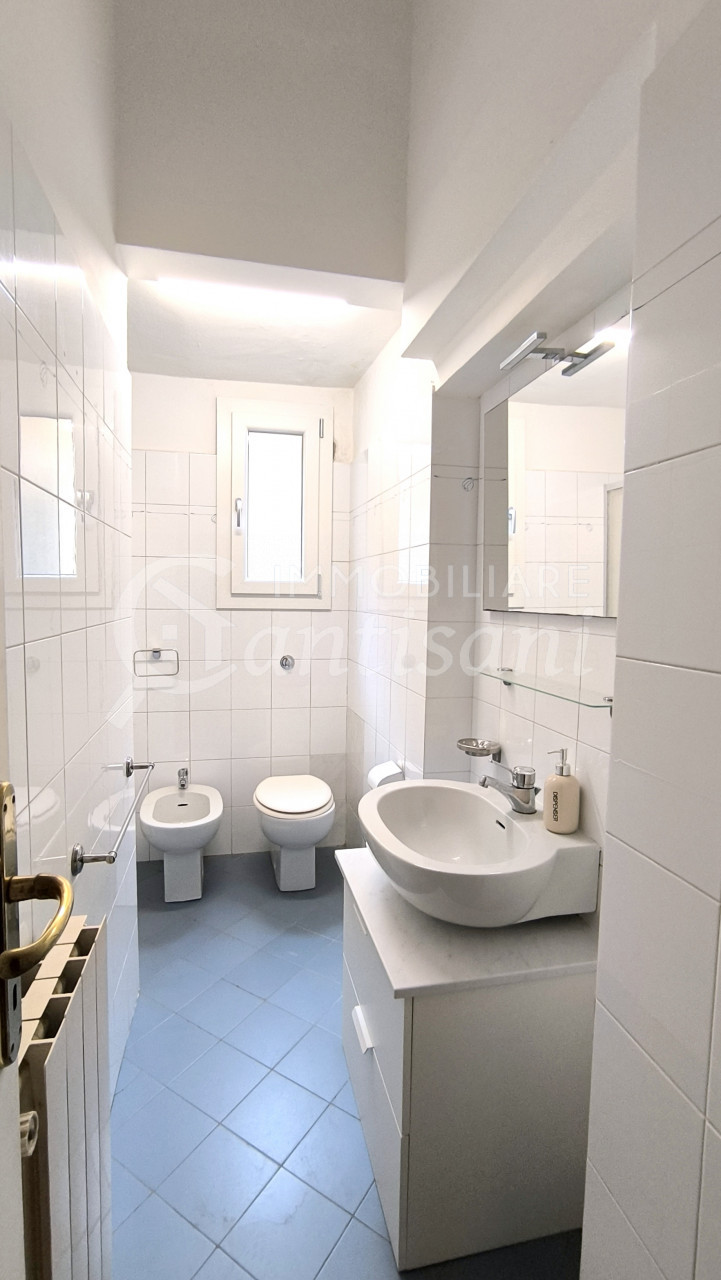 Quadrilocale con balcone in vendita Porta Romana