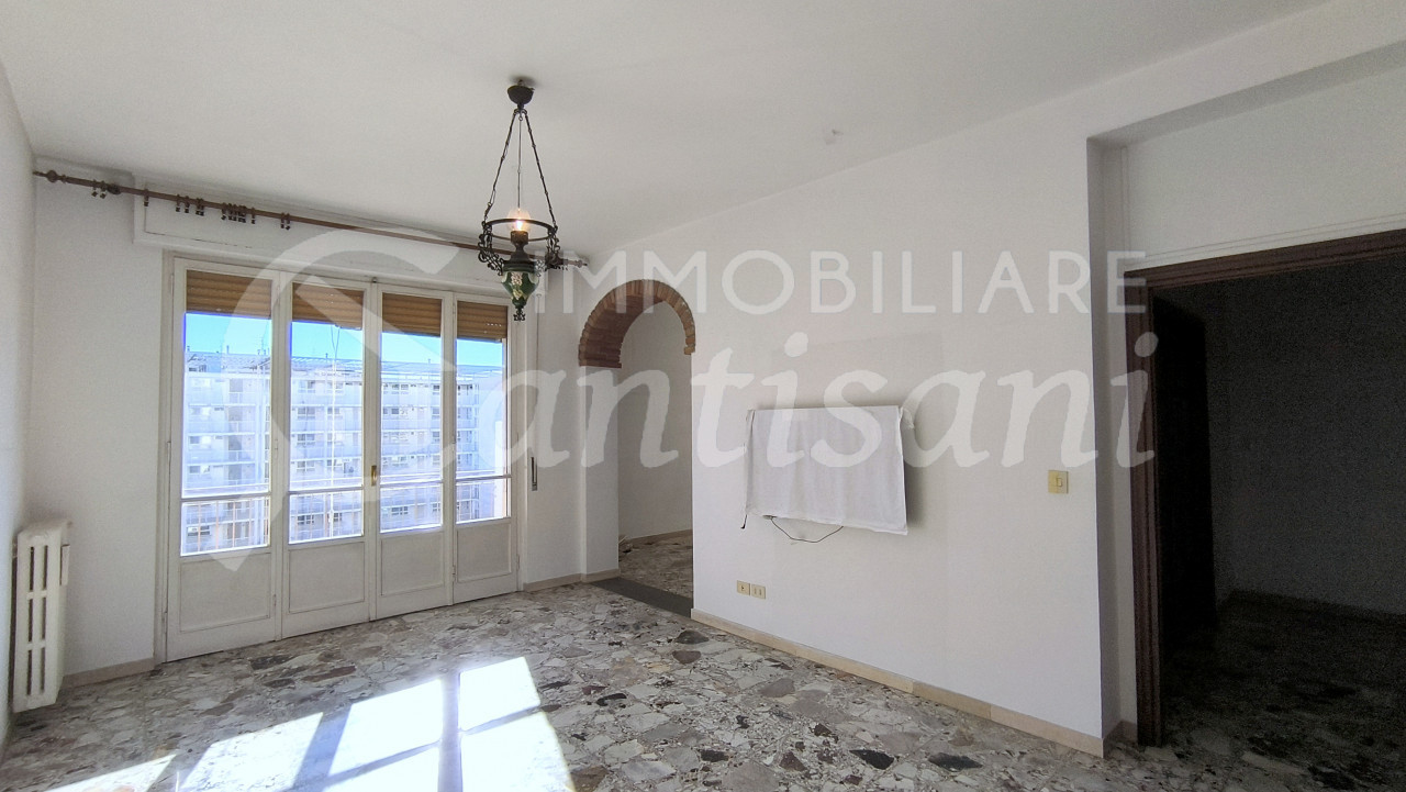 5 locali con balconi in vendita via Doni