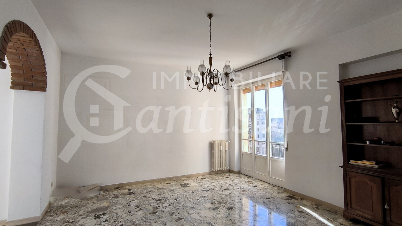 5 locali con balconi in vendita via Doni