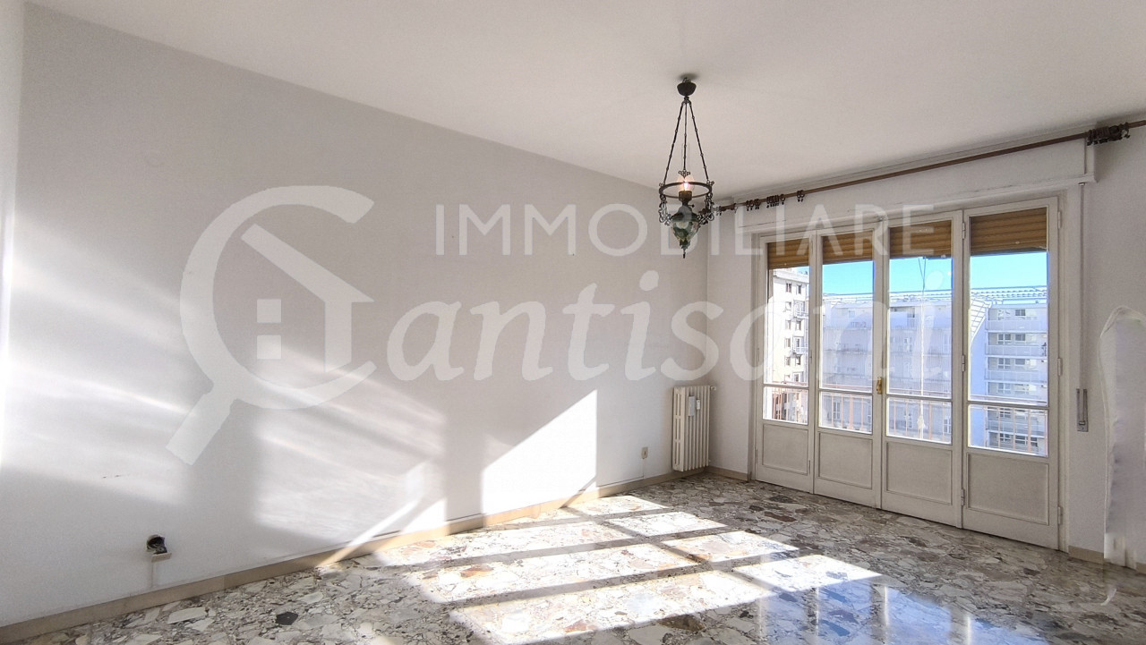 5 locali con balconi in vendita via Doni