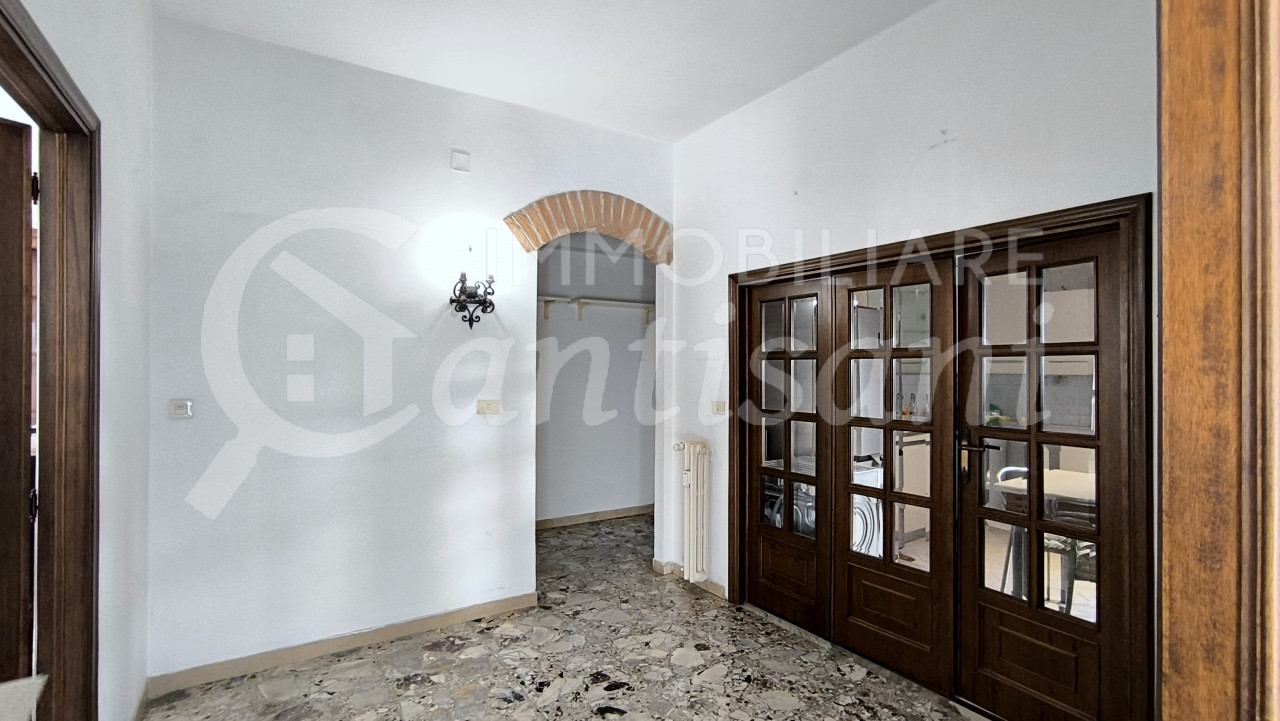 5 locali con balconi in vendita via Doni