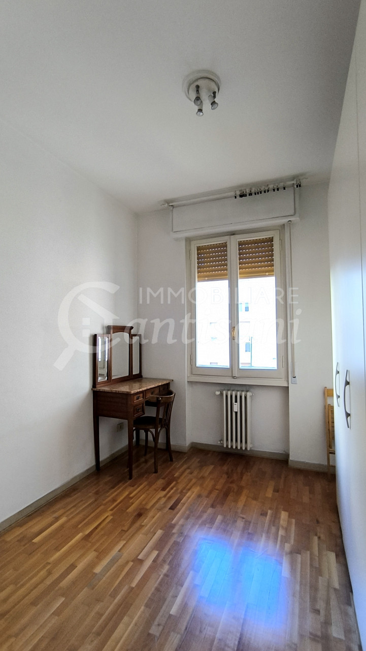 5 locali con balconi in vendita via Doni