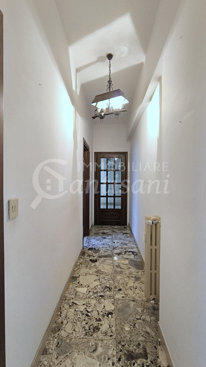 5 locali con balconi in vendita via Doni