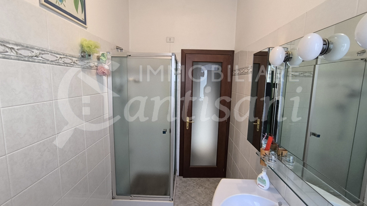 5 locali con balconi in vendita via Doni