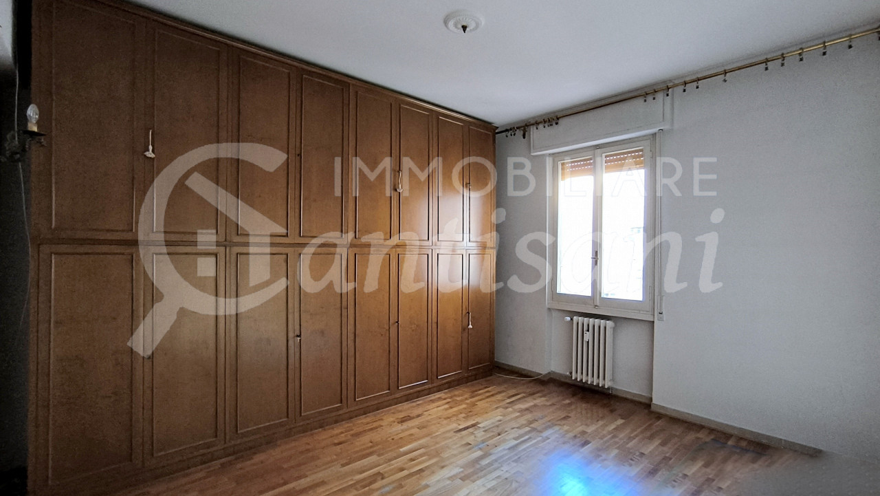 5 locali con balconi in vendita via Doni